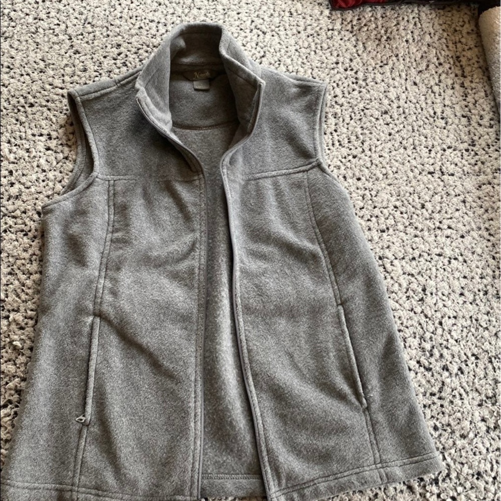 Natural Reflections size small fleece vest.
